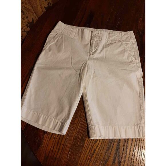 Size 6 Gap Favorite Chino White Off White Cotton Chino Shorts Summer 2007 - Picture 1 of 4